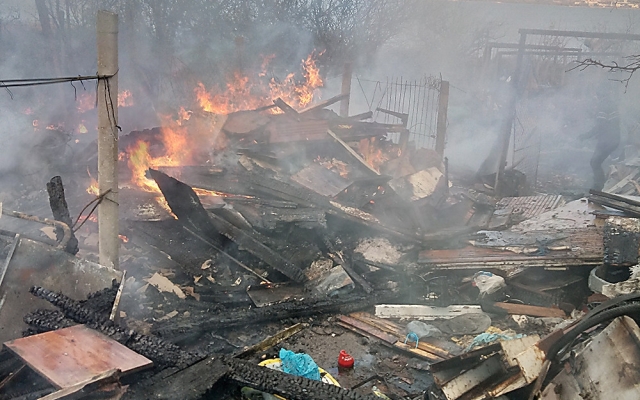В Николаевском районе огнем полностью уничтожены три хозяйственные постройки Фото № 0 В Николаевском районе огнем полностью уничтожены три хозяйственные постройки Фото № 0