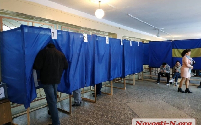 В Николаеве голосование на выборах Президента Украины проходит достаточно активно Фото № 4 В Николаеве голосование на выборах Президента Украины проходит достаточно активно Фото № 4