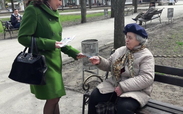 Сотрудники управления юстиции провели флешмоб среди жителей Николаева Фото № 2 Сотрудники управления юстиции провели флешмоб среди жителей Николаева Фото № 2