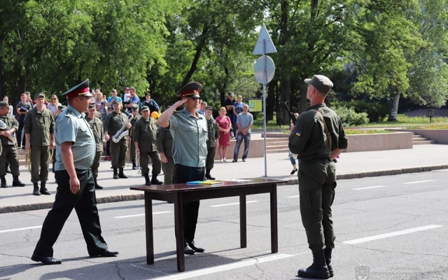 Молодые нацгвардийцы торжественно приняли военную присягу в центре Николаева Фото № 23 Молодые нацгвардийцы торжественно приняли военную присягу в центре Николаева Фото № 23