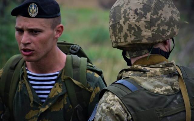 Молодые морпехи вместе с генерал-майором преодолели более восьми километров физических и психологических испытаний Фото № 15 Молодые морпехи вместе с генерал-майором преодолели более восьми километров физических и психологических испытаний Фото № 15
