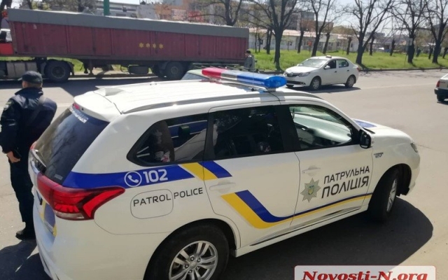 На Космонавтов автомобиль сбил 19-летнюю девушку Фото № 5 На Космонавтов автомобиль сбил 19-летнюю девушку Фото № 5