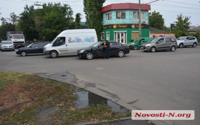 В аварии на Центральном проспекте пострадал пятилетний ребенок Фото № 5 В аварии на Центральном проспекте пострадал пятилетний ребенок Фото № 5