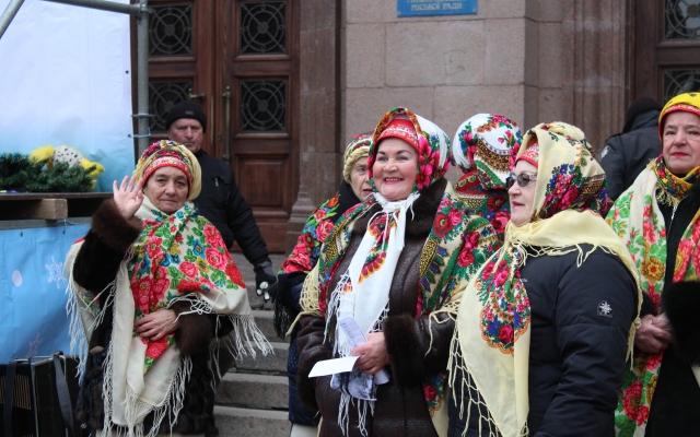В Николаеве колядками, щедривками и шутками завершили праздничный фестиваль зимних развлечений Фото № 9 В Николаеве колядками, щедривками и шутками завершили праздничный фестиваль зимних развлечений Фото № 9
