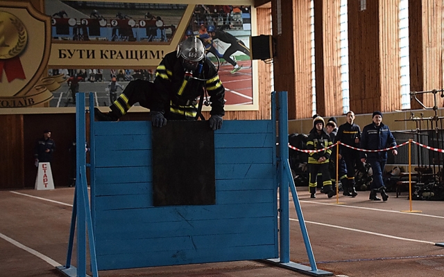 Николаевские пожарные части определяли, кто из них самая сильная Фото № 4 Николаевские пожарные части определяли, кто из них самая сильная Фото № 4