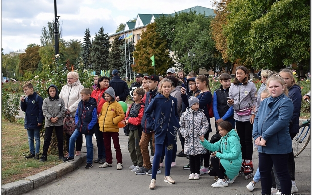 На День города в Баштанке открыли капсулу с письмом от молодежи 1969 года Фото № 1 На День города в Баштанке открыли капсулу с письмом от молодежи 1969 года Фото № 1