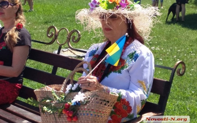 Жители Николаева прошли традиционным парадом по улицам нашего города Фото № 14 Жители Николаева прошли традиционным парадом по улицам нашего города Фото № 14
