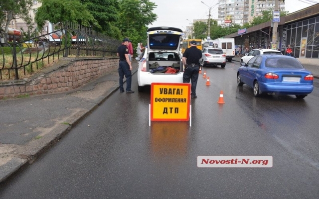 В центре Николаева столкнулись три автомобиля Фото № 0 В центре Николаева столкнулись три автомобиля Фото № 0