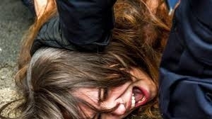 На одном из николаевских пляжей прохожие спасли девушку от изнасилования Фото № 0 На одном из николаевских пляжей прохожие спасли девушку от изнасилования Фото № 0