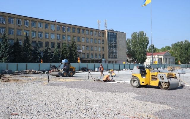 Уже в октябре на Соборной площади в Николаеве будет 102 новых дерева, два фонтана и два вида скамеек Фото № 2 Уже в октябре на Соборной площади в Николаеве будет 102 новых дерева, два фонтана и два вида скамеек Фото № 2