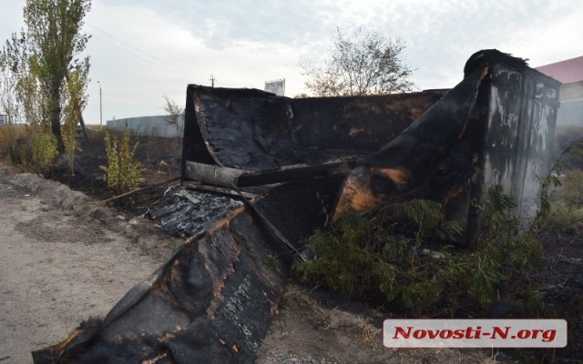 На объездной трассе возле Николаева затруднено движение из-за пожара Фото № 7 На объездной трассе возле Николаева затруднено движение из-за пожара Фото № 7