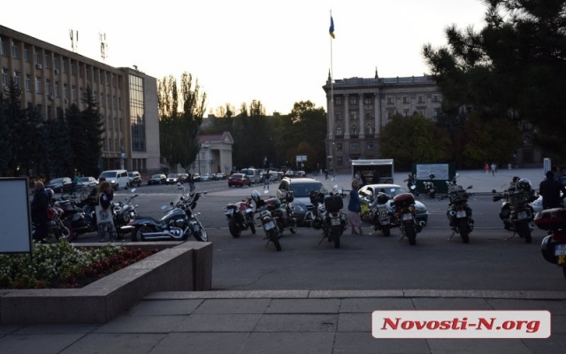 В Международный день памяти погибших мотоциклистов николаевские байкеры почтили память своих друзей Фото № 10 В Международный день памяти погибших мотоциклистов николаевские байкеры почтили память своих друзей Фото № 10