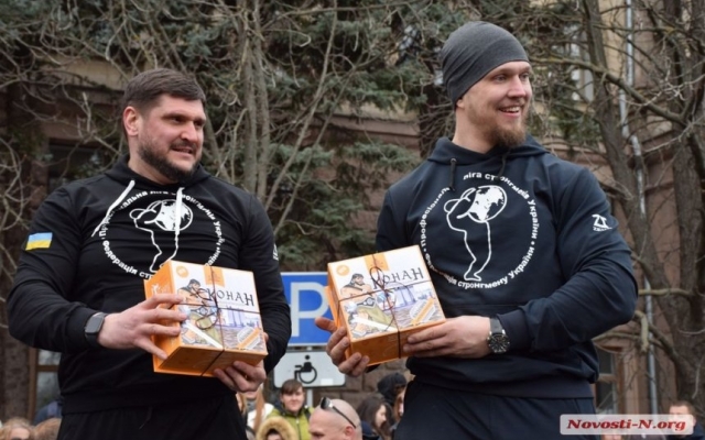 Губернатор Николаевской области Алексей Савченко на фестивале Muromets Fest вместе с богатырями потянул четыре фуры Фото № 10 Губернатор Николаевской области Алексей Савченко на фестивале Muromets Fest вместе с богатырями потянул четыре фуры Фото № 10