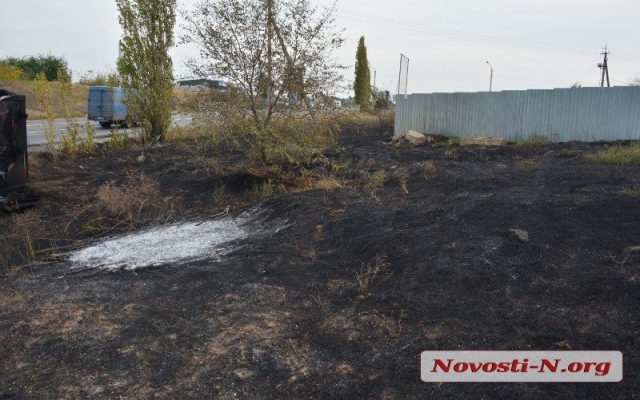На объездной трассе возле Николаева затруднено движение из-за пожара Фото № 6 На объездной трассе возле Николаева затруднено движение из-за пожара Фото № 6