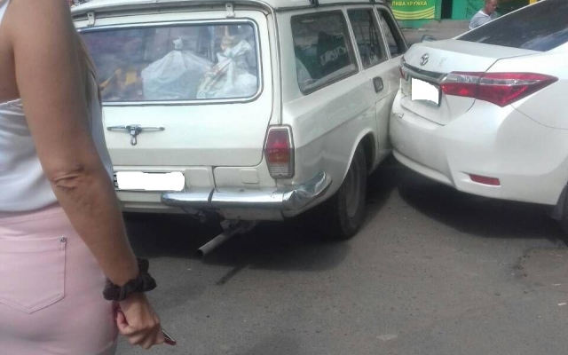 На Космонавтов авария без пострадавших, автомобили - с механическими повреждениями Фото № 1 На Космонавтов авария без пострадавших, автомобили - с механическими повреждениями Фото № 1