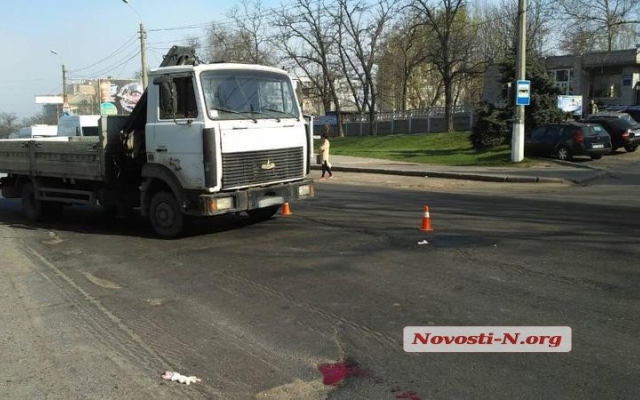 Перед Варваровским мостом на пешеходном переходе грузовик сбил женщину Фото № 9 Перед Варваровским мостом на пешеходном переходе грузовик сбил женщину Фото № 9