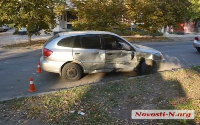 В центре Николаева произошло ДТП при участии автомобилей «Мицубиси» протаранил «Киа» Фото № 3 В центре Николаева произошло ДТП при участии автомобилей «Мицубиси» протаранил «Киа» Фото № 3
