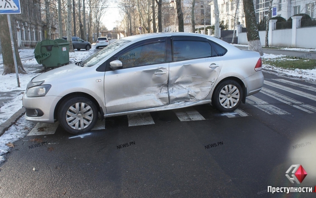На Адмирала Макарова две иномарки не поделили перекресток Фото № 1 На Адмирала Макарова две иномарки не поделили перекресток Фото № 1