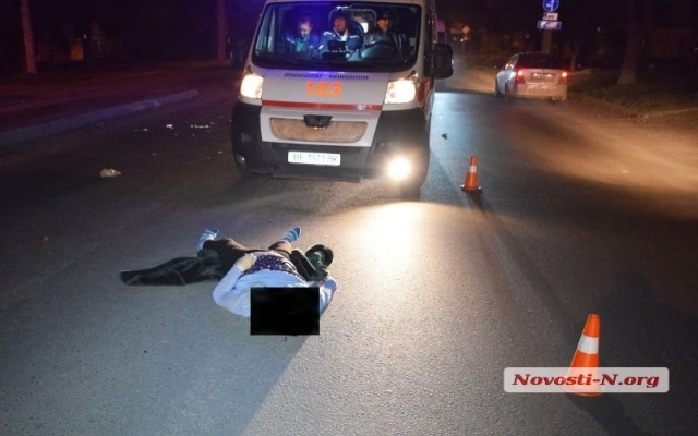 На Кузнечной автомобиль насмерть сбил женщину (видео и фото 18+) Фото № 4 На Кузнечной автомобиль насмерть сбил женщину (видео и фото 18+) Фото № 4