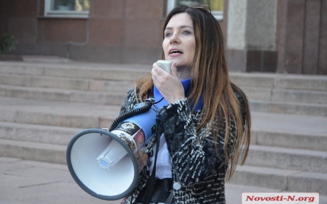 Представители шести партий митингуют под зданием Николаевой облгосадминистрации, требуя выборы по «открытым спискам» Фото № 3 Представители шести партий митингуют под зданием Николаевой облгосадминистрации, требуя выборы по «открытым спискам» Фото № 3