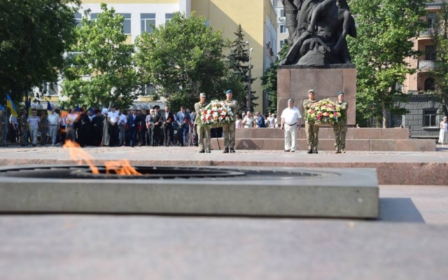 В Николаеве горожане отметили День памяти и скорби Фото № 13 В Николаеве горожане отметили День памяти и скорби Фото № 13
