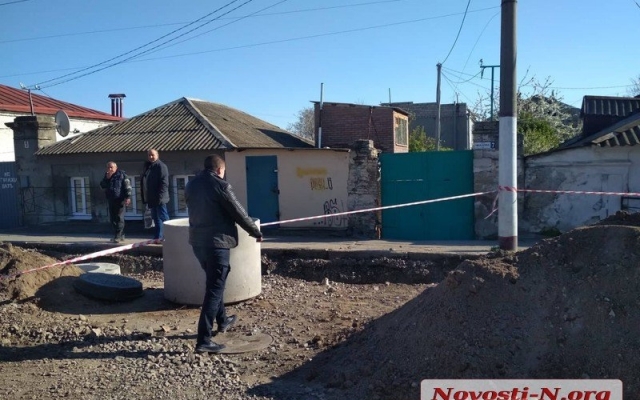 На Чкалова во время проведения земляных работ у жилого дома нашли снаряд Фото № 5 На Чкалова во время проведения земляных работ у жилого дома нашли снаряд Фото № 5