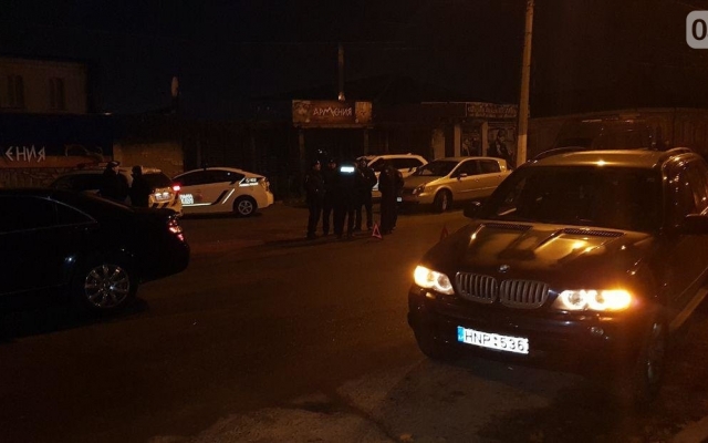 В Николаеве водители на автомобилях с еврономерами блокировали часть улиц, затруднен проезд в больницу Фото № 0 В Николаеве водители на автомобилях с еврономерами блокировали часть улиц, затруднен проезд в больницу Фото № 0
