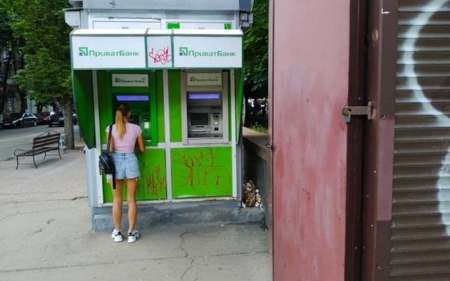 В районе Каштанового сквера местные жители устроили несанкционированную мусорную свалку Фото № 2 В районе Каштанового сквера местные жители устроили несанкционированную мусорную свалку Фото № 2