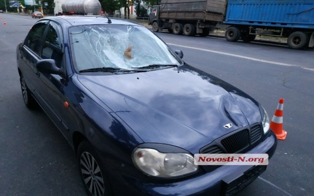 На Героев Сталинграда автомобиль насмерть сбил молодую женщину Фото № 1 На Героев Сталинграда автомобиль насмерть сбил молодую женщину Фото № 1