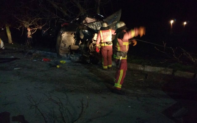В Первомайске автомобиль врезался в дерево: водитель – погиб, пострадали ребенок и пять пассажиров Фото № 0 В Первомайске автомобиль врезался в дерево: водитель – погиб, пострадали ребенок и пять пассажиров Фото № 0
