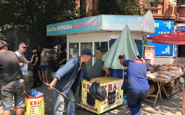 Николаеве демонтировали незаконные точки продажи кваса Фото № 5 Николаеве демонтировали незаконные точки продажи кваса Фото № 5