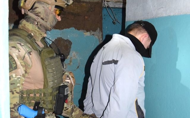 КОРД штурмом взял заброшенную турбазу и освободил инкассатора от вооруженных преступников Фото № 20 КОРД штурмом взял заброшенную турбазу и освободил инкассатора от вооруженных преступников Фото № 20