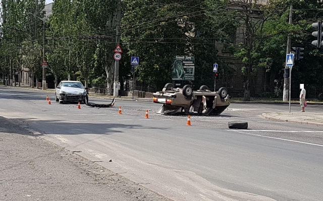На Пограничной произошла серьезная авария, трех пострадавших отправили в больницу Фото № 0 На Пограничной произошла серьезная авария, трех пострадавших отправили в больницу Фото № 0