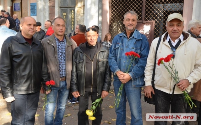 Николаевские «афганцы» возложили цветы к Мемориалу воинам-ольшанцам Фото № 1 Николаевские «афганцы» возложили цветы к Мемориалу воинам-ольшанцам Фото № 1
