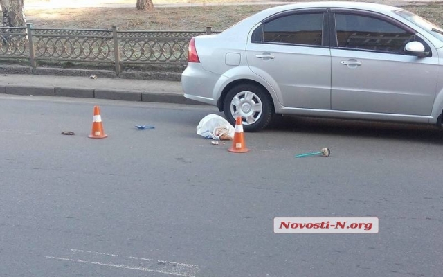 На Центральном проспекте под колесами автомобиля оказалась пожилая женщина Фото № 2 На Центральном проспекте под колесами автомобиля оказалась пожилая женщина Фото № 2
