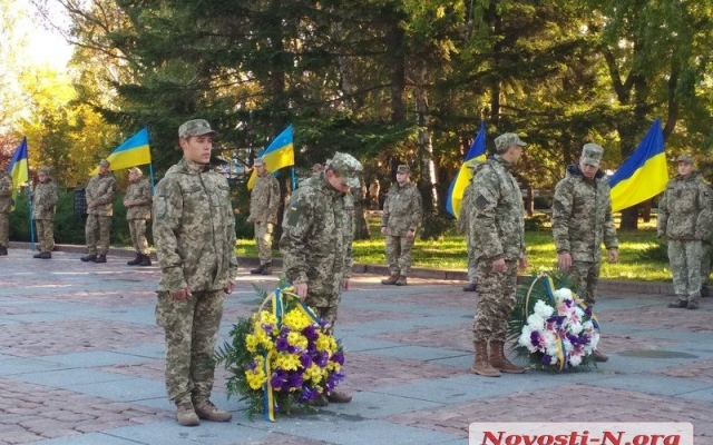 Николаевцы возложили цветы Вечному огню в честь 74-й годовщины освобождения Украины от немецко-фашистских захватчиков Фото № 4 Николаевцы возложили цветы Вечному огню в честь 74-й годовщины освобождения Украины от немецко-фашистских захватчиков Фото № 4