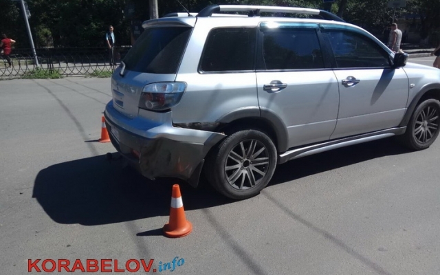На Богоявленском автомобиль не заметил и зацепил мотоцикл Фото № 1 На Богоявленском автомобиль не заметил и зацепил мотоцикл Фото № 1