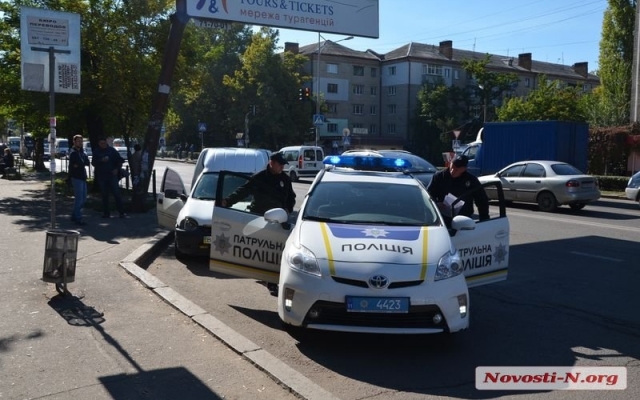 На Богоявленском проспекте не смогли разминуться две машины, есть пострадавшие Фото № 0 На Богоявленском проспекте не смогли разминуться две машины, есть пострадавшие Фото № 0