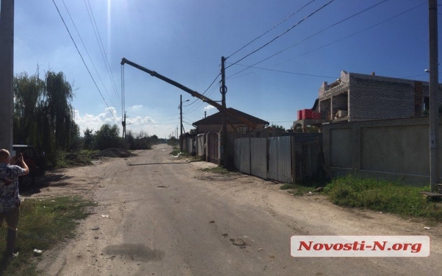 Смертельная трагедия в Варваровке: автокран повредил линию электропередач, от удара тока погиб рабочий Фото № 5 Смертельная трагедия в Варваровке: автокран повредил линию электропередач, от удара тока погиб рабочий Фото № 5