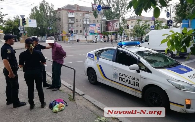 В Николаеве задержали грабителя, пытавшегося отобрать у молодой женщины телефон Фото № 4 В Николаеве задержали грабителя, пытавшегося отобрать у молодой женщины телефон Фото № 4