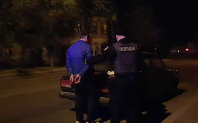 Возле стадиона «Юность» молодые люди устроили стрельбу, есть пострадавшие Фото № 2 Возле стадиона «Юность» молодые люди устроили стрельбу, есть пострадавшие Фото № 2