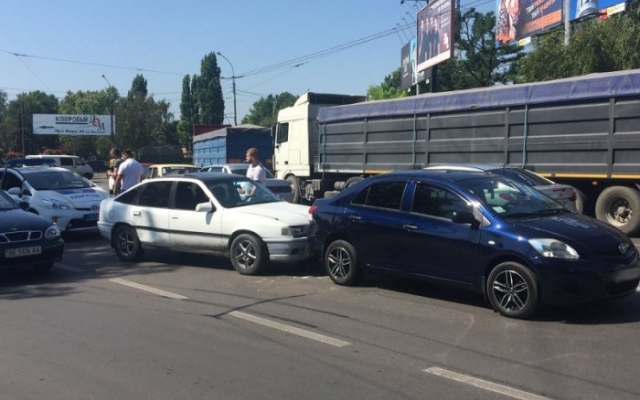 На Богоявленском проспекте произошла авария: автомобиль Opel врезался в Toyota Фото № 3 На Богоявленском проспекте произошла авария: автомобиль Opel врезался в Toyota Фото № 3