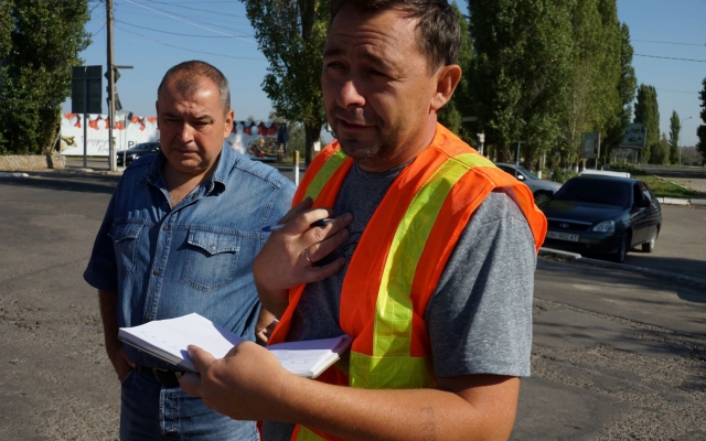 В Коблево добровольцы и предприниматели вышли на осенний субботник: убрали мусор и закрасили рекламу наркотиков Фото № 1 В Коблево добровольцы и предприниматели вышли на осенний субботник: убрали мусор и закрасили рекламу наркотиков Фото № 1