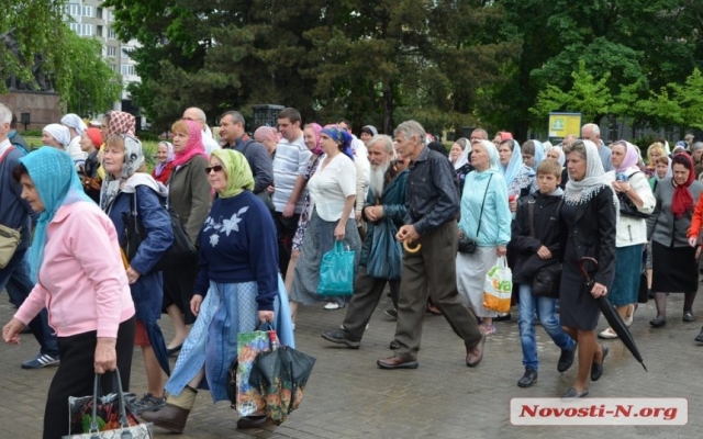 В Николаеве отметили День Святого Николая тройным крестным ходом Фото № 12 В Николаеве отметили День Святого Николая тройным крестным ходом Фото № 12