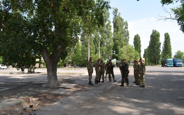 Жители Николаева обеспокоены: возле здания администрации Корабельного района огромное количество военных Фото № 0 Жители Николаева обеспокоены: возле здания администрации Корабельного района огромное количество военных Фото № 0