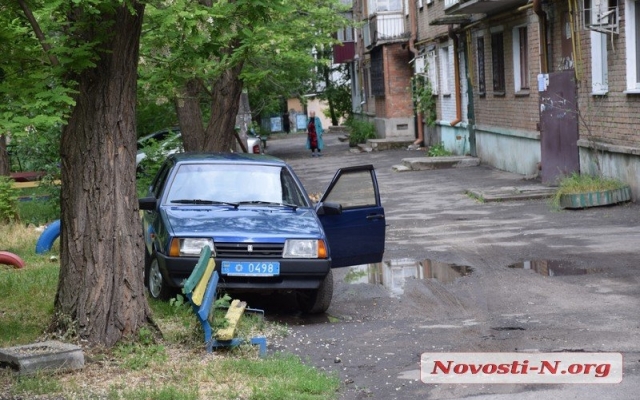 На Гмырева правоохранители задержали курьера с крупной партией наркотиков Фото № 1 На Гмырева правоохранители задержали курьера с крупной партией наркотиков Фото № 1