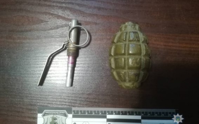 Возле Военного порта в Очакове мужчина нашел боевую гранату Фото № 0 Возле Военного порта в Очакове мужчина нашел боевую гранату Фото № 0