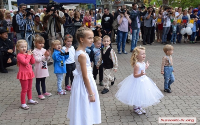 В День города создали новые семьи шесть пар Фото № 13 В День города создали новые семьи шесть пар Фото № 13