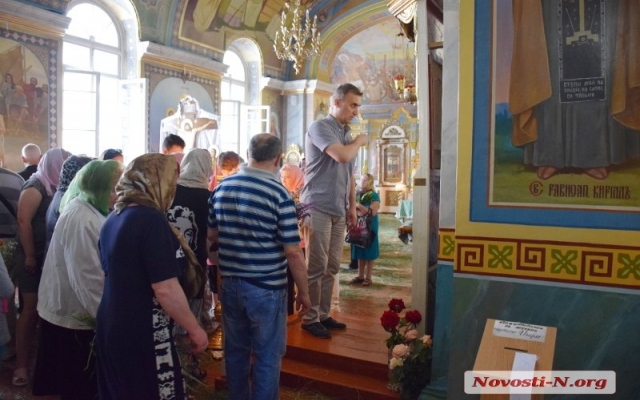 Православные Николаева сегодня отмечают день Святой Троицы Фото № 7 Православные Николаева сегодня отмечают день Святой Троицы Фото № 7