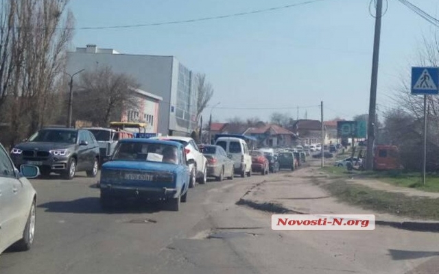 Из-за ремонтных работ на Троицкой большие автомобильные пробки Фото № 5 Из-за ремонтных работ на Троицкой большие автомобильные пробки Фото № 5